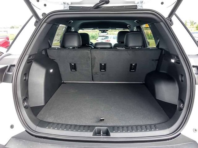 2027 Chevrolet Equinox LT - Photo 8
