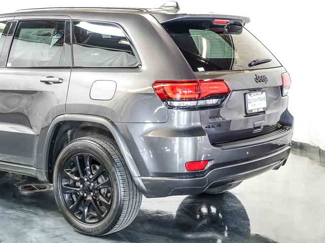 2020 Jeep Grand Cherokee Altitude - Photo 10
