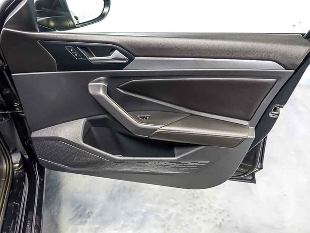 2024 Volkswagen Jetta SE - Photo 29