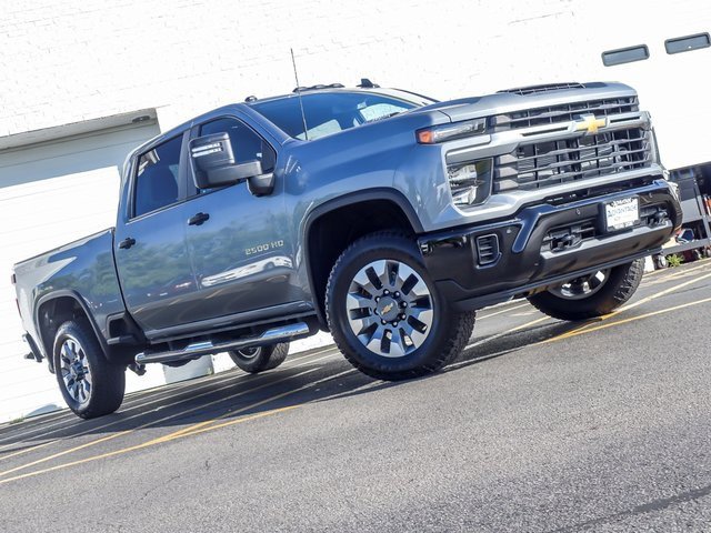 2026 Chevrolet Silverado 2500HD Custom photo 2