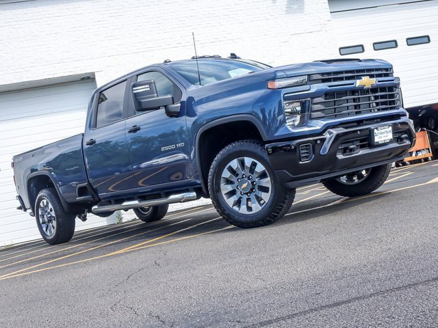 2026 Chevrolet Silverado 2500HD Custom photo 2