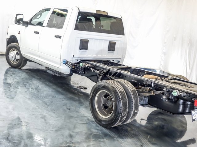 2023 RAM 3500 - Image 11
