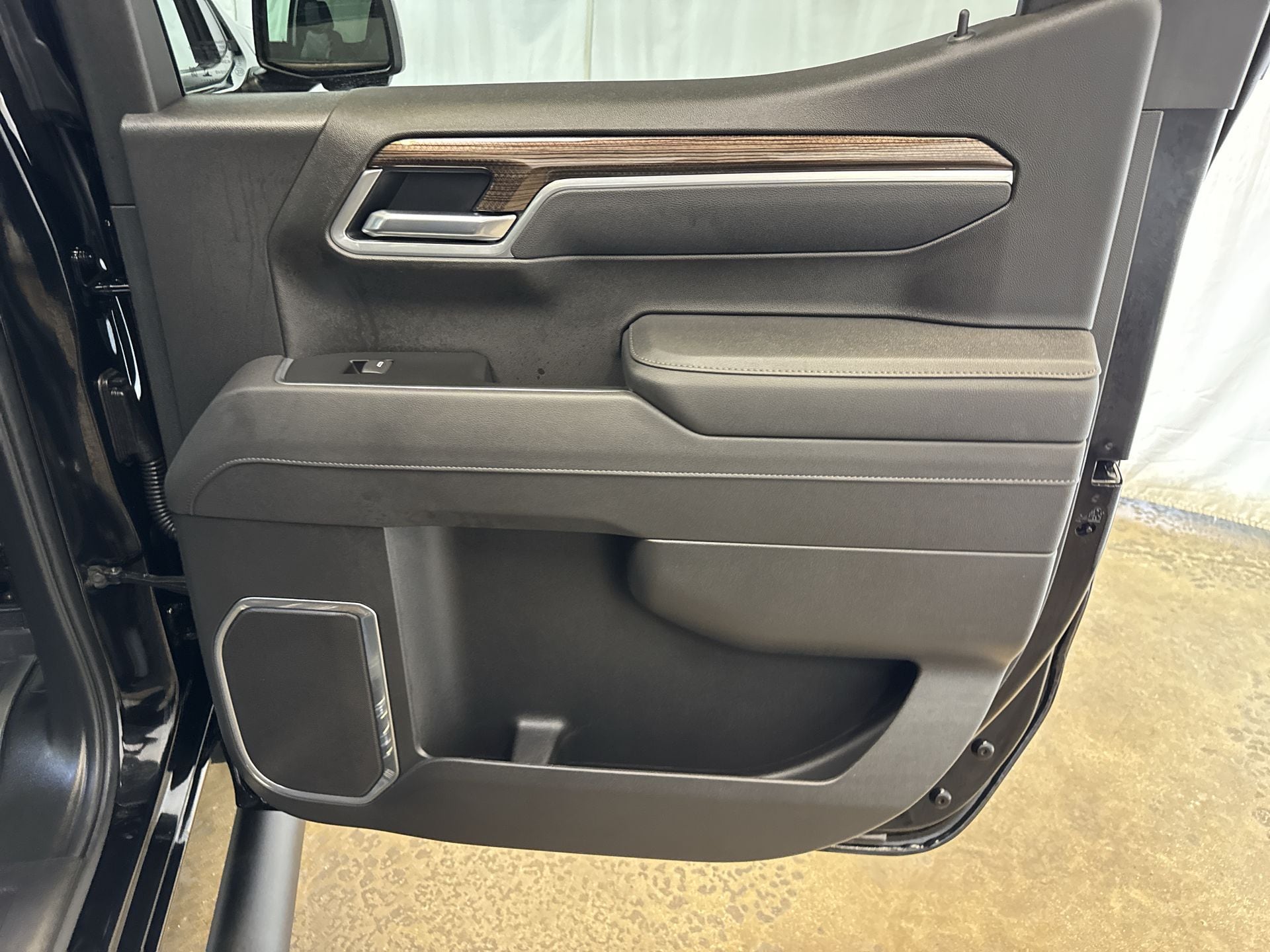 2026 CHEVROLET SILVERADO - Image 30