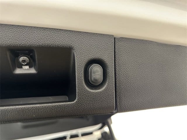 2019 CHEVROLET SUBURBAN - Image 32