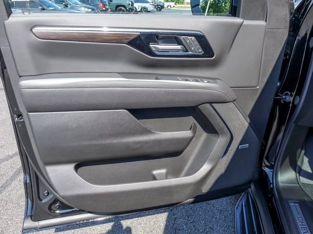 2026 Chevrolet Suburban Premier - Photo 13