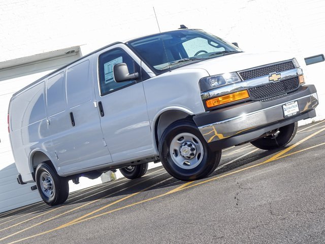 2025 Chevrolet Express 2500 Cargo photo 3