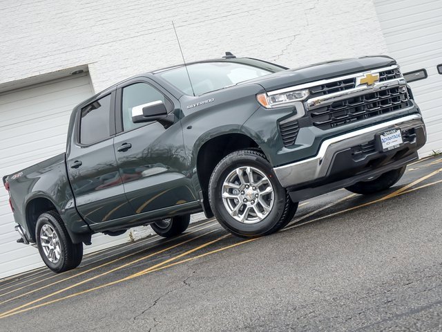 2026 Chevrolet Silverado 1500 LT photo 2