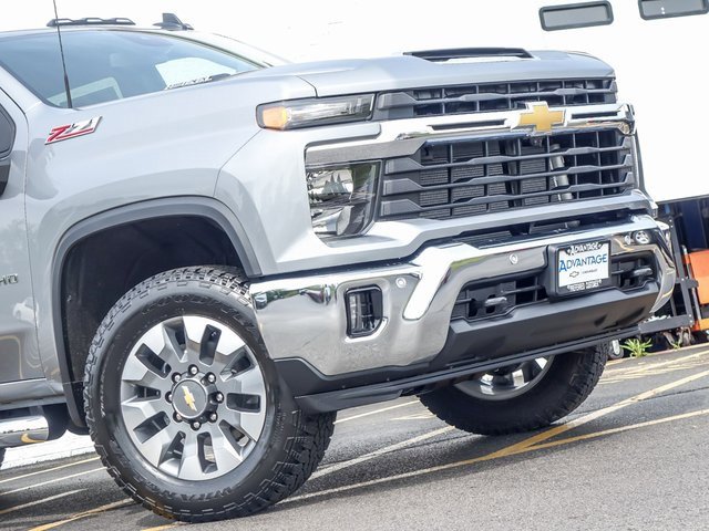 2026 Chevrolet Silverado 2500HD LT photo 3