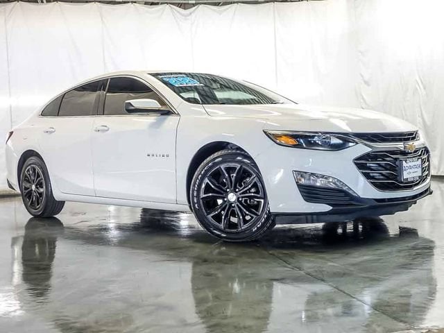 Used 2020 Chevrolet Malibu 1LT with VIN 1G1ZD5ST7LF099040 for sale in Bolingbrook, IL