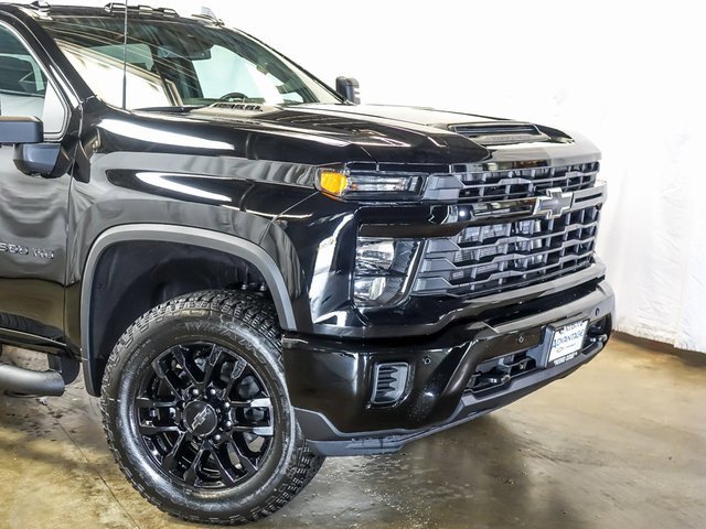 2026 Chevrolet Silverado 2500HD Custom photo 3