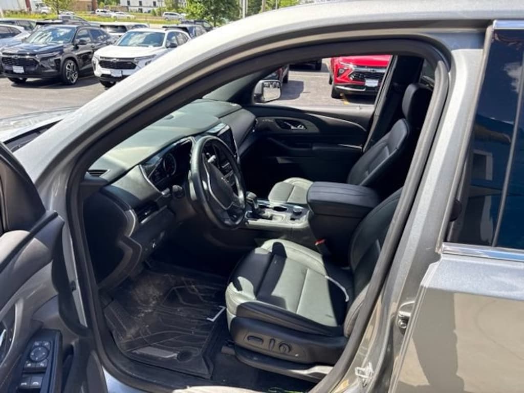 Used 2023 Chevrolet Traverse LT Leather SUV