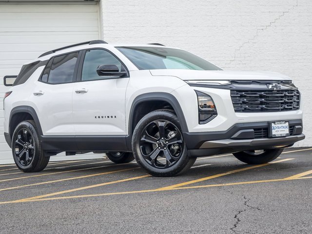 2026 Chevrolet Equinox LT photo 2