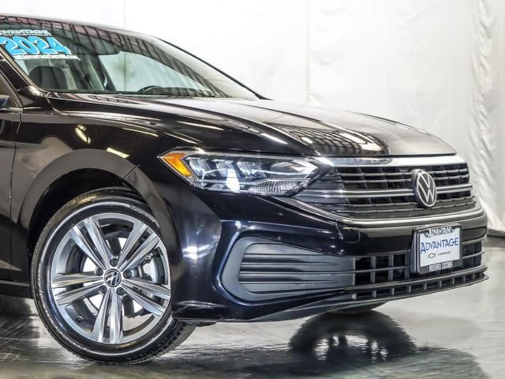 Used 2024 Volkswagen Jetta SE