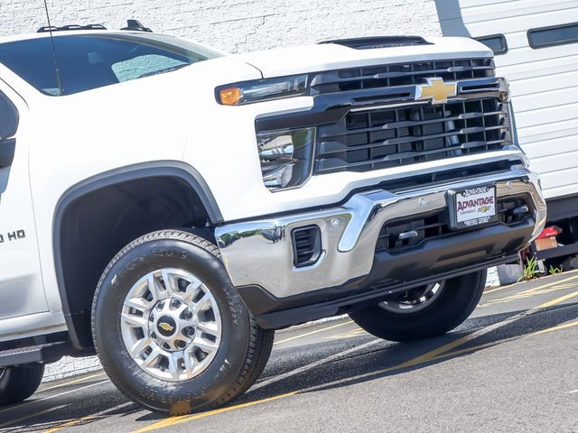 2025 Chevrolet Silverado 2500HD photo 2