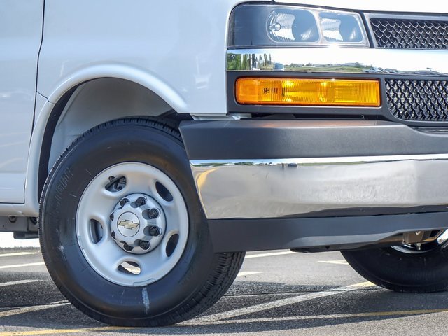2025 Chevrolet Express Cargo 2500 Van photo 4