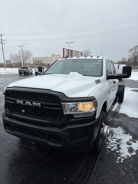 2022 RAM 3500 - Image 16