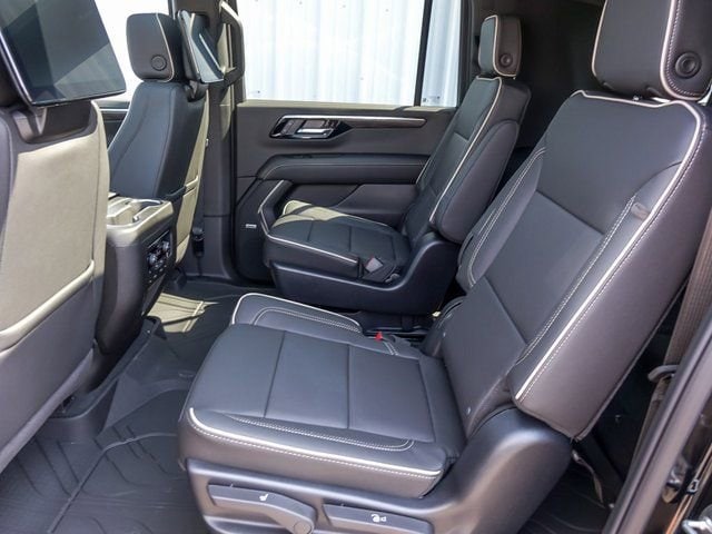 2026 Chevrolet Suburban Premier - Photo 19