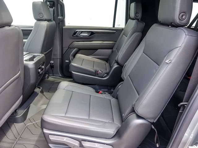 2026 Chevrolet Suburban LT - Photo 19