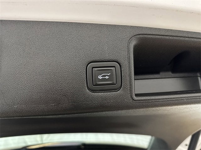2023 GMC TERRAIN - Image 25