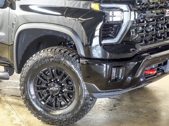2026 Chevrolet Silverado 2500HD ZR2 photo 2