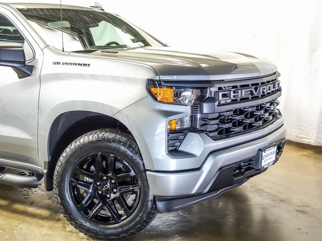 2026 Chevrolet Silverado 1500 Custom photo 2