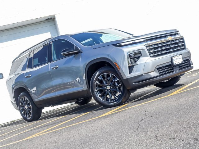 2026 Chevrolet Traverse photo 2