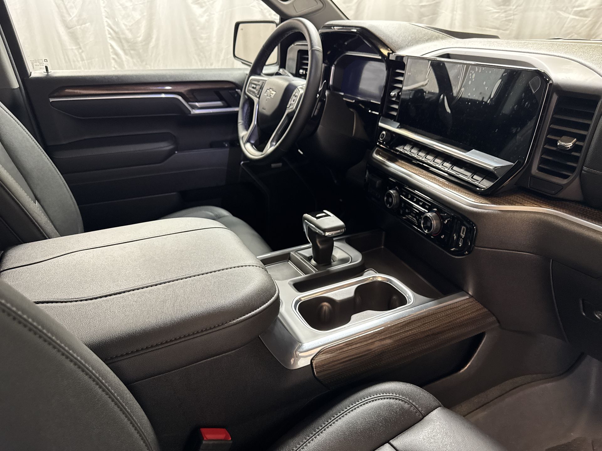 2026 CHEVROLET SILVERADO - Image 32