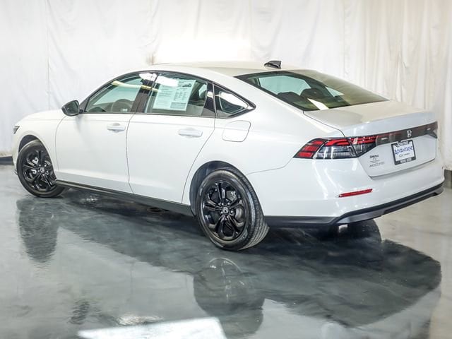 2025 Honda Accord SE - Photo 9