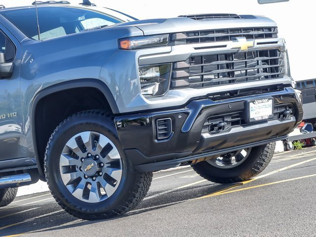 2026 Chevrolet Silverado 2500HD Custom photo 3