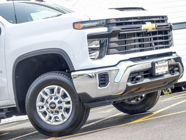 2025 Chevrolet Silverado 2500HD photo 3