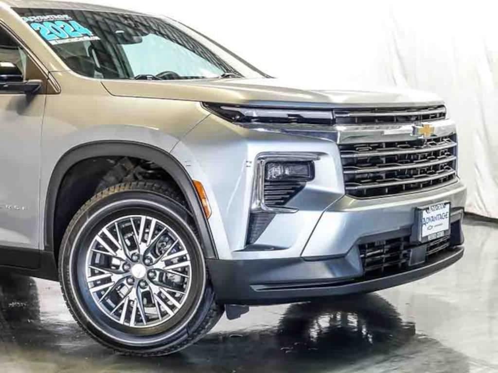 Used 2024 Chevrolet Traverse LT SUV