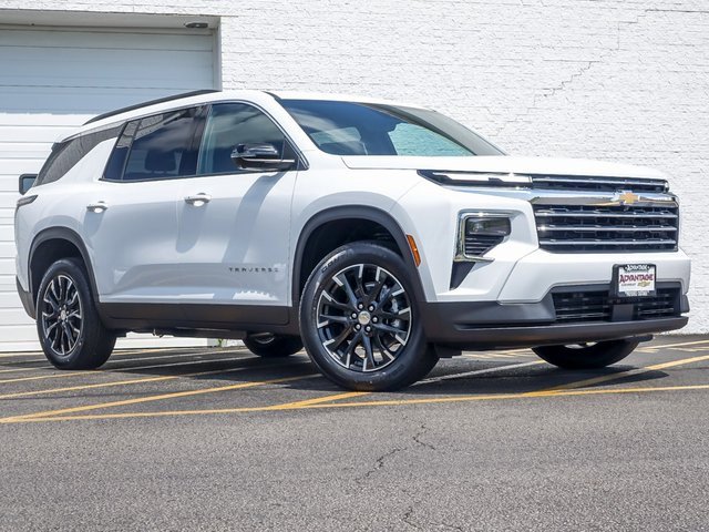 2026 Chevrolet Traverse photo 2
