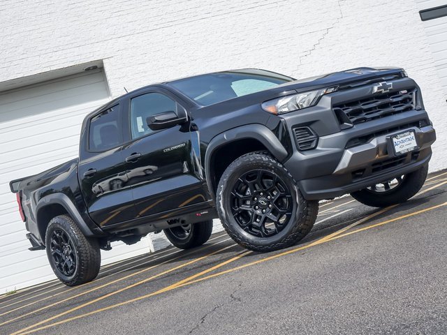 2026 Chevrolet Colorado Trail Boss photo 2