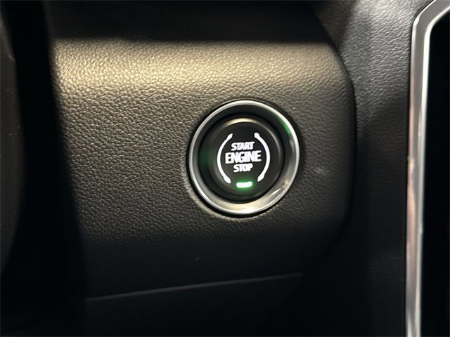 2025 GMC ACADIA - Image 17