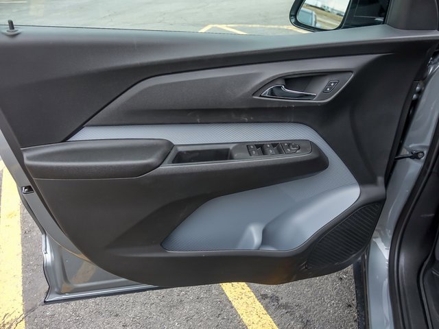 2027 CHEVROLET BOLT - Image 11