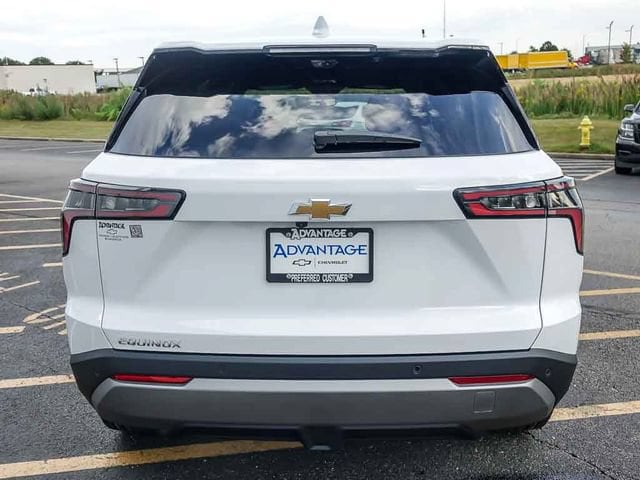 2027 Chevrolet Equinox LT - Photo 7