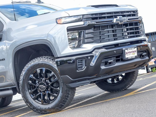 2026 Chevrolet Silverado 2500HD Custom photo 3