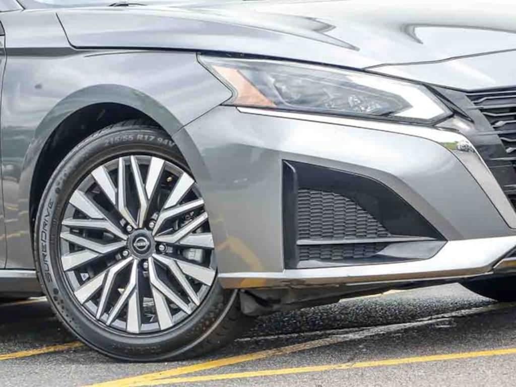 Used 2024 Nissan Altima 2.5 SV