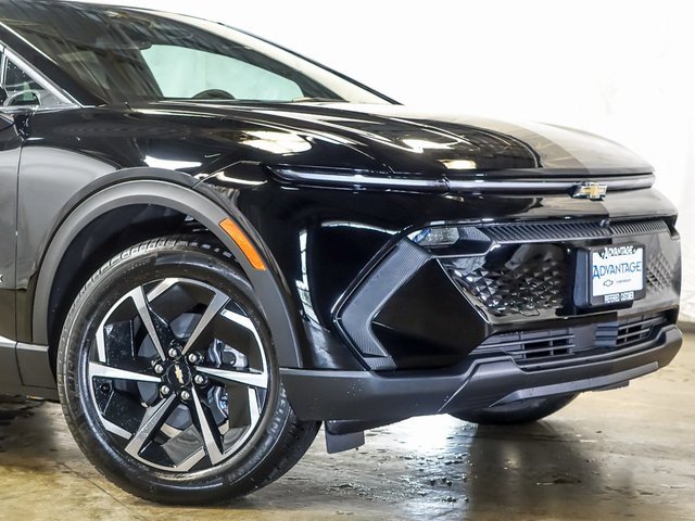 2026 Chevrolet Equinox EV 1LT photo 2