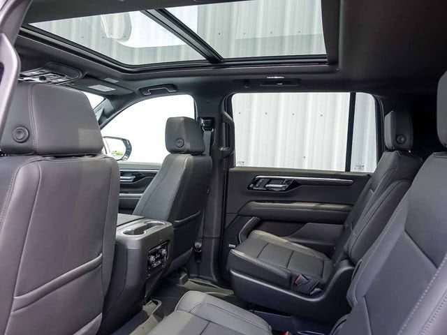 2026 Chevrolet Suburban LT - Photo 18