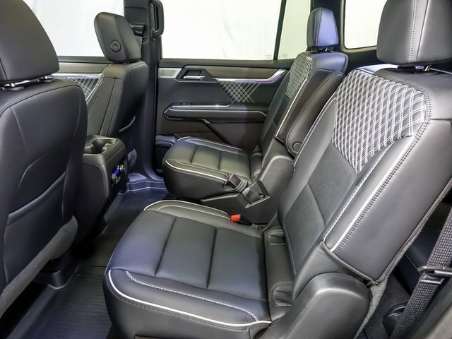 2024 GMC ACADIA - Image 15