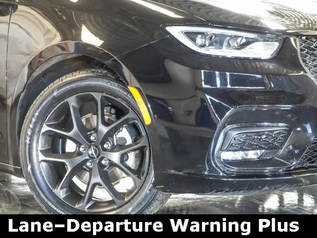 Used 2025 Chrysler Pacifica Limited