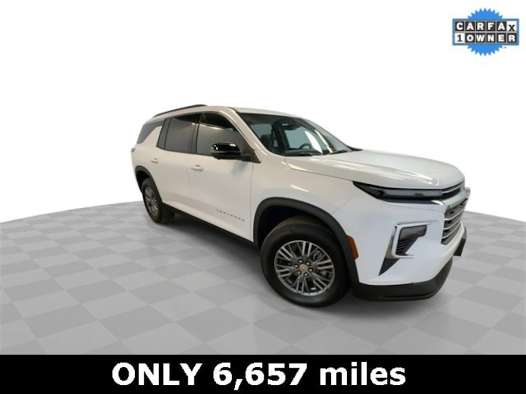 Used 2025 Chevrolet Traverse LT SUV