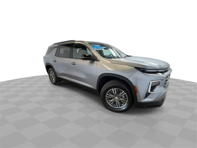 2025 Chevrolet Traverse photo 2