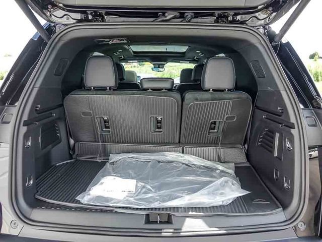 2027 Chevrolet Traverse LT - Photo 8