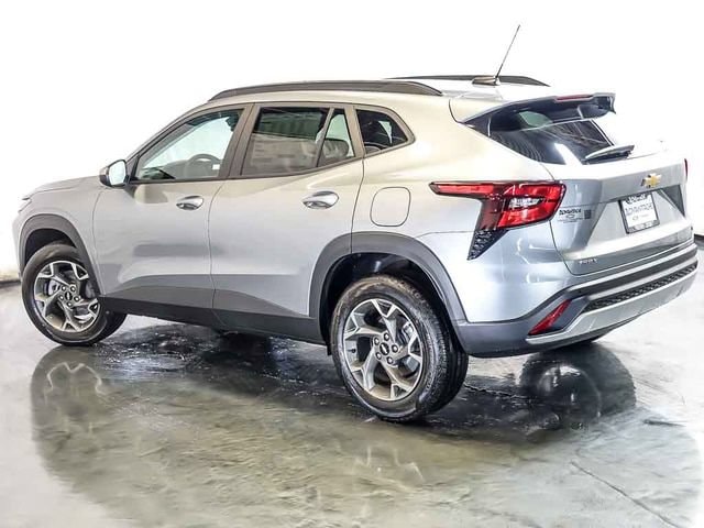 2026 Chevrolet Trax LT - Photo 9