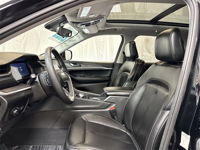 2023 JEEP GRAND CHEROKEE - Image 11