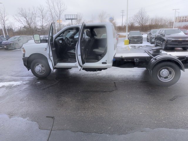 2022 RAM 3500 - Image 14