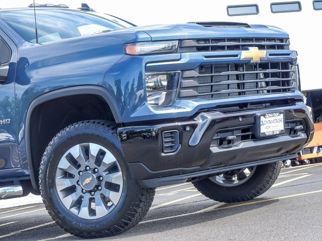 2026 Chevrolet Silverado 2500HD Custom photo 3