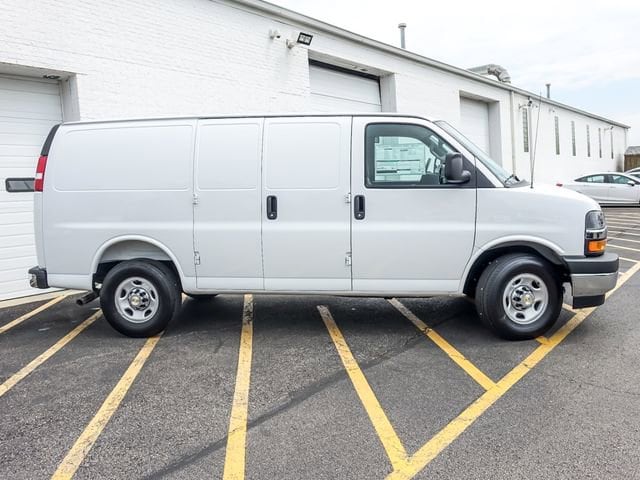 2026 Chevrolet Express Cargo Work Van - Photo 5